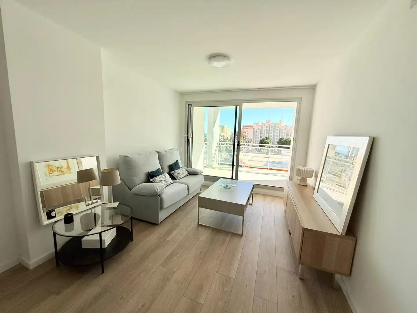 Living room of Flat for rent in La Pobla de Farnals  with Air Conditioner, Parquet flooring and Furnished