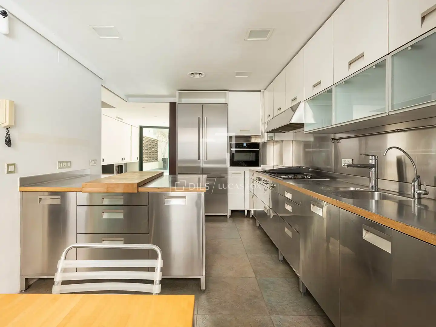 Kitchen of Houses for sale in Barcelona  with Air Conditioner, Terrace and Storage room