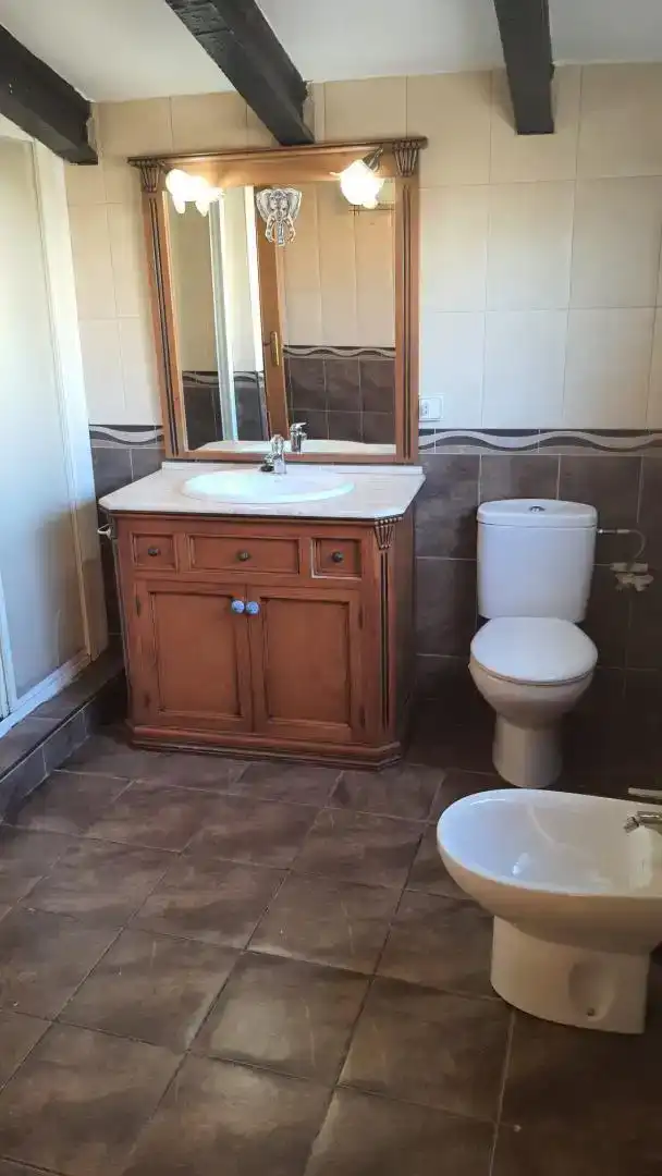 Baño de Finca rústica en venta en Villena con Jardín privado, Trastero y Amueblado