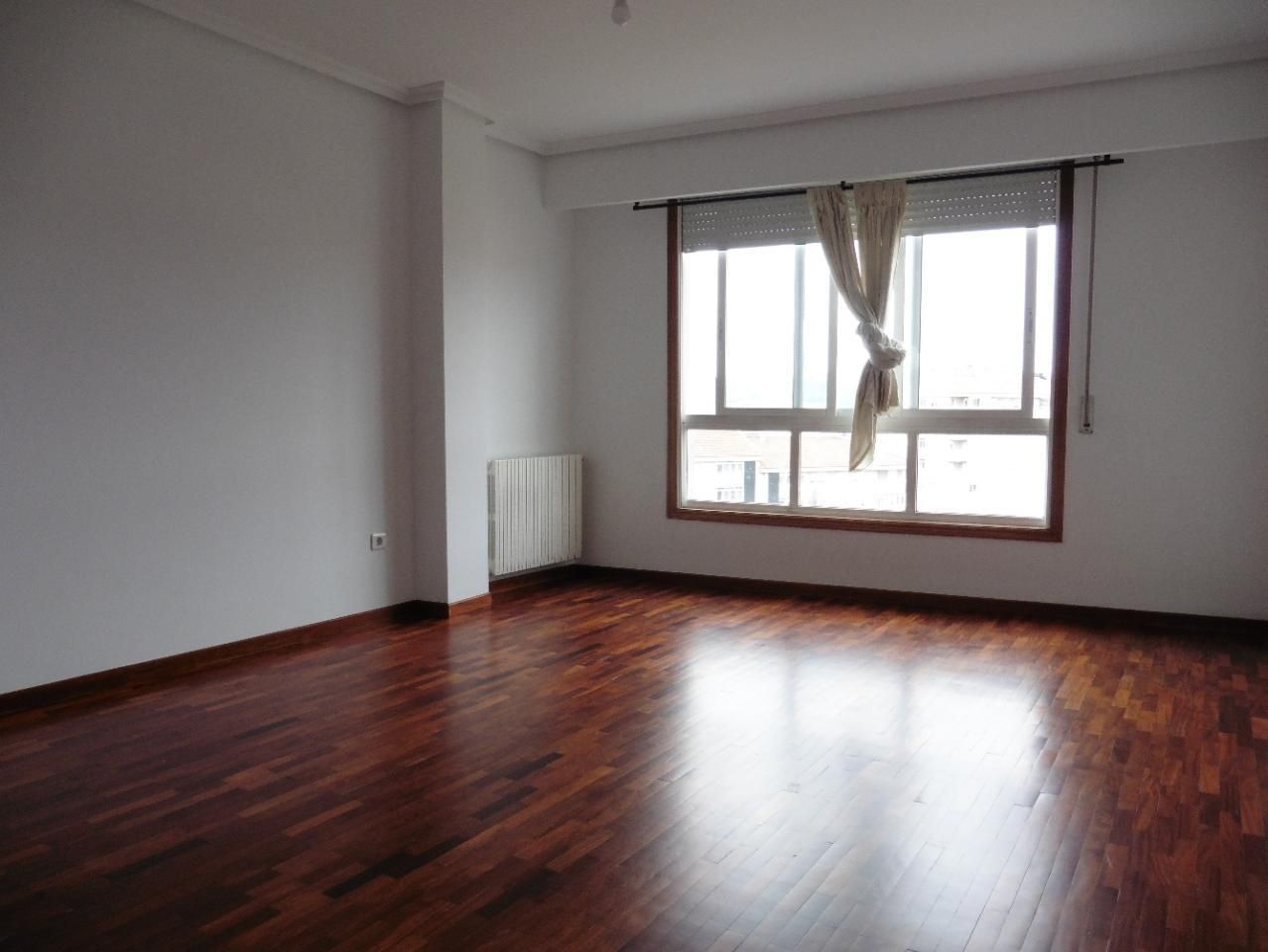 Living room of Flat to rent in Ourense Capital   with Heating and Parquet flooring