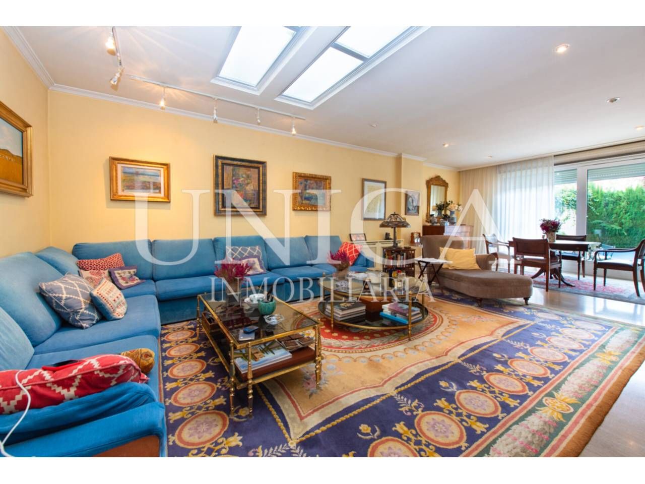 Sala d'estar de Casa o xalet en venda en  Madrid Capital amb Aire condicionat, Calefacció i Jardí privat