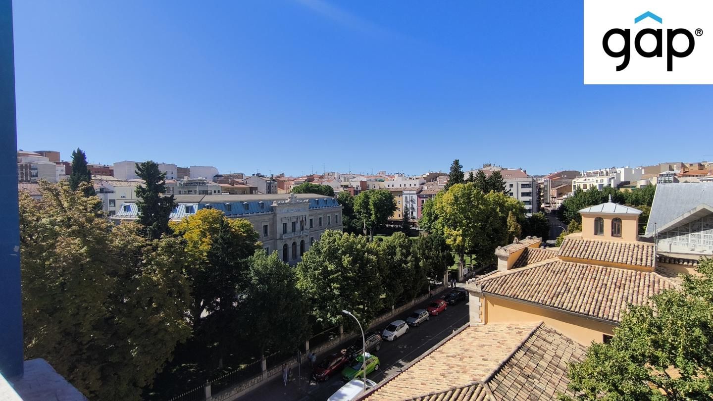 Exterior view of Duplex to rent in Cuenca Capital  with Heating, Terrace and Furnished
