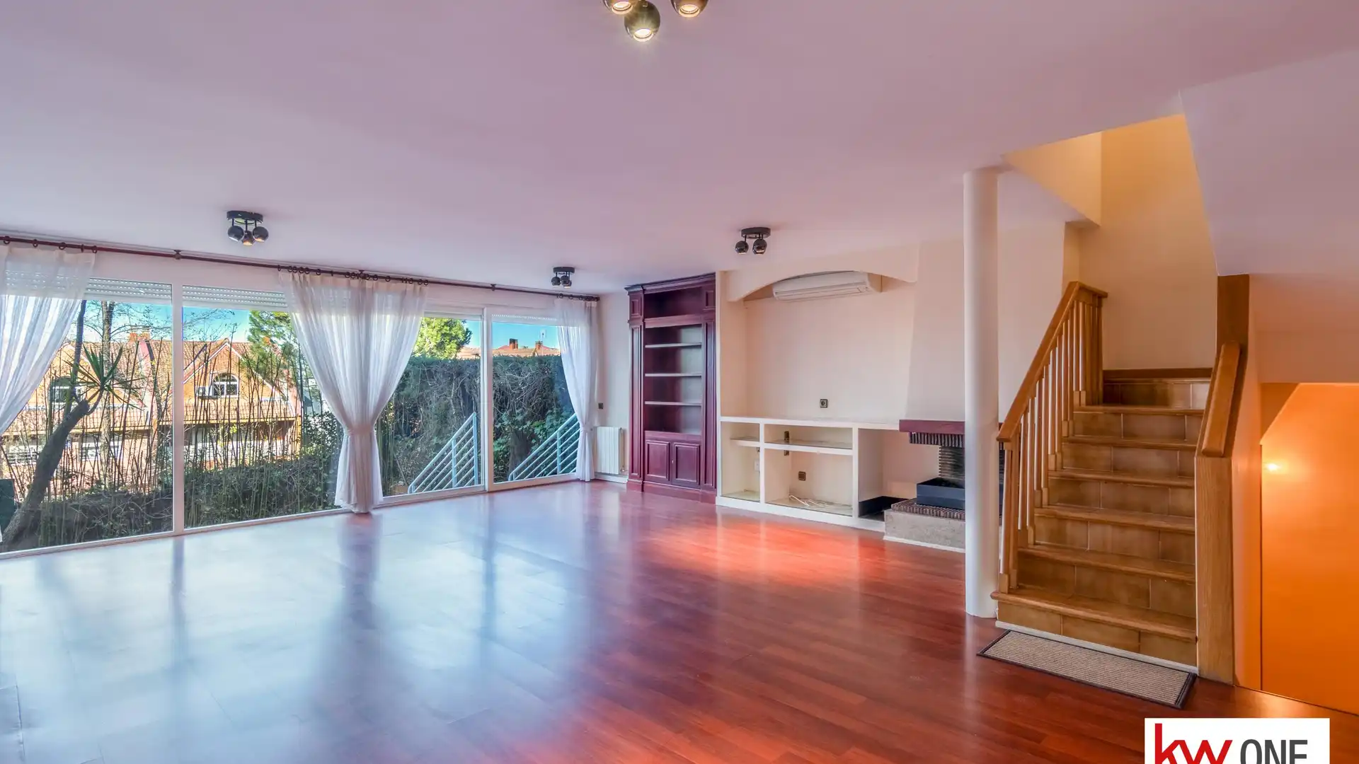 Living room of Single-family semi-detached for rent in Pozuelo de Alarcón  with Air Conditioner, Heating and Private garden