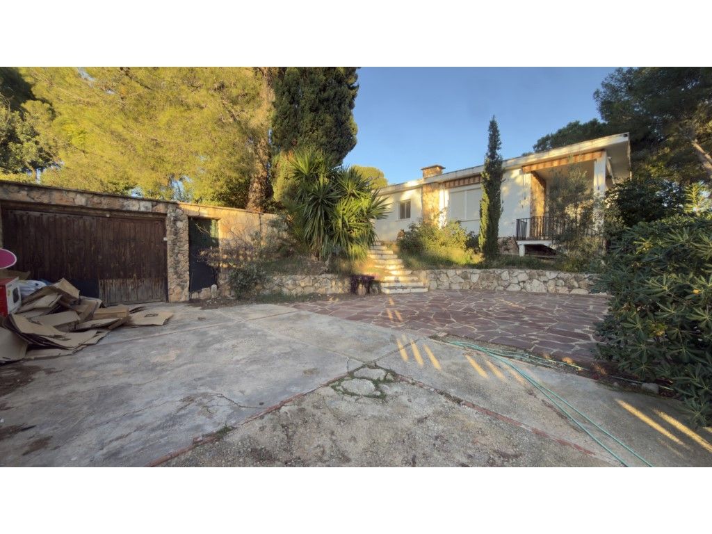 Vista exterior de Casa o xalet en venda en Torrent amb Aire condicionat, Terrassa i Piscina