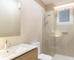 Bathroom of Flat for rent to own in  Valencia Capital  with Air Conditioner