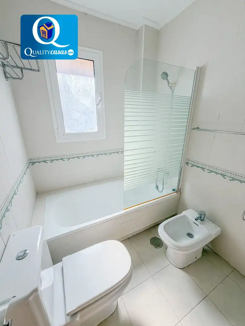 Baño de Dúplex en venta en Mutxamel con Aire acondicionado, Terraza y Piscina comunitaria