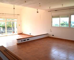Sala d'estar de Casa o xalet en venda en El Vendrell amb Calefacció, Terrassa i Jacuzzi