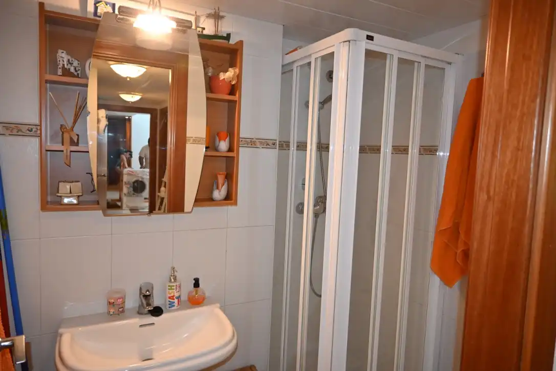 Badezimmer von Wohnung zum Verkauf in L'Escala mit Klimaanlage, Heizung und Terrasse