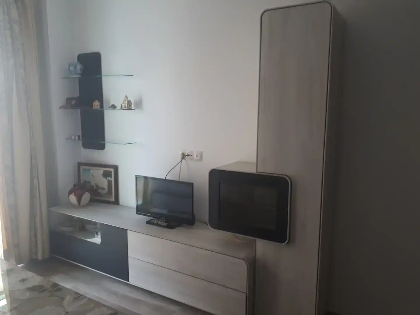 Living room of Flat for share in Málaga  with Parquet flooring, Furnished and Balcony