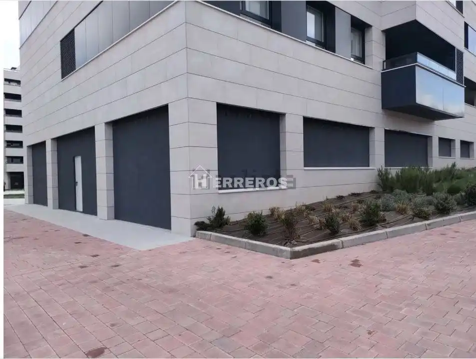 Business premises for sale in PASEO CARLOS FERNANDEZ CASADO