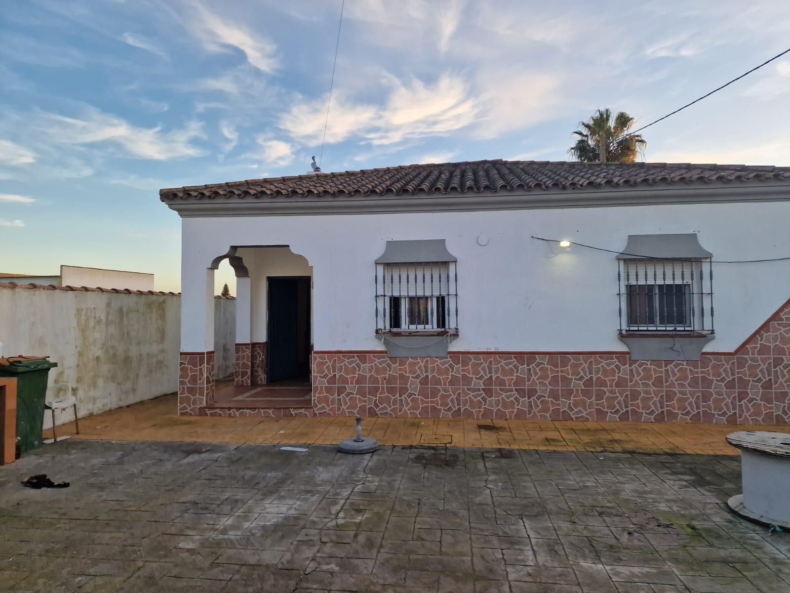 Vista exterior de Casa o xalet en venda en Chiclana de la Frontera amb Traster