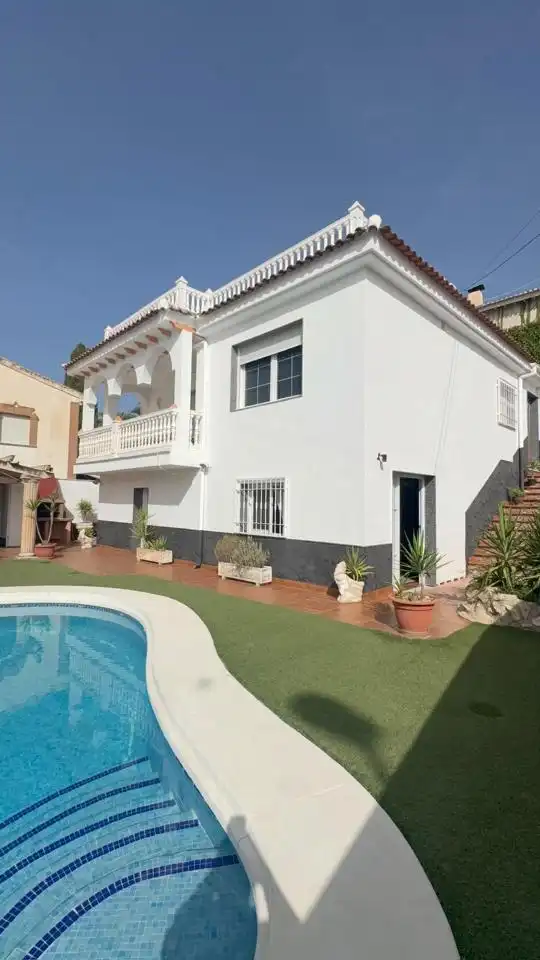 Casa amb piscina en venda a Calle Miró, imagen 2