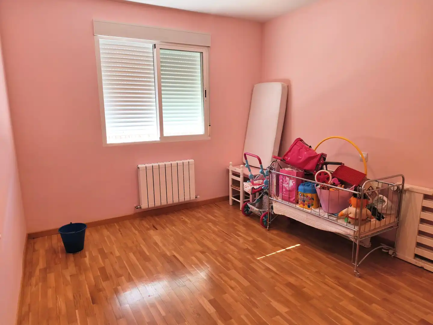 Habitación de Casa adosada en venta en Ciudad Real con Aire acondicionado, Calefacción y Jardín privado