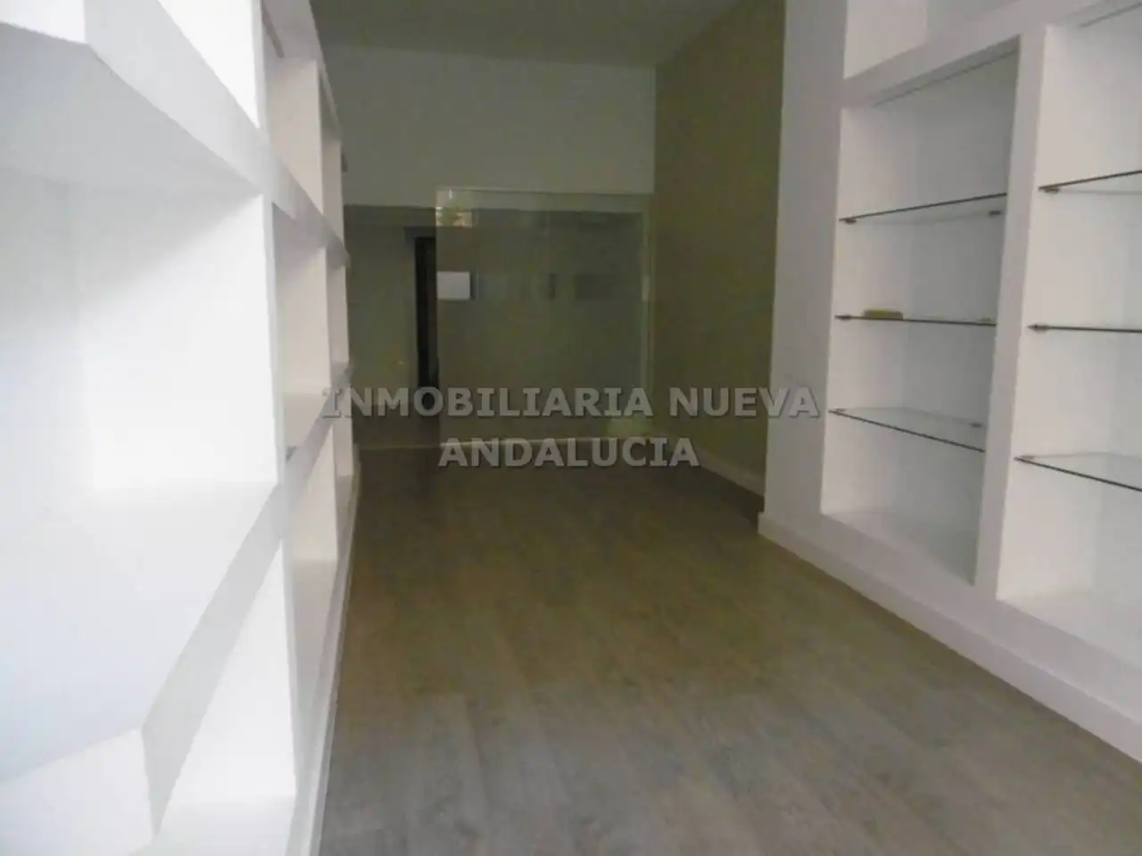 Local comercial de lloguer a Nueva Andalucía, imagen 2