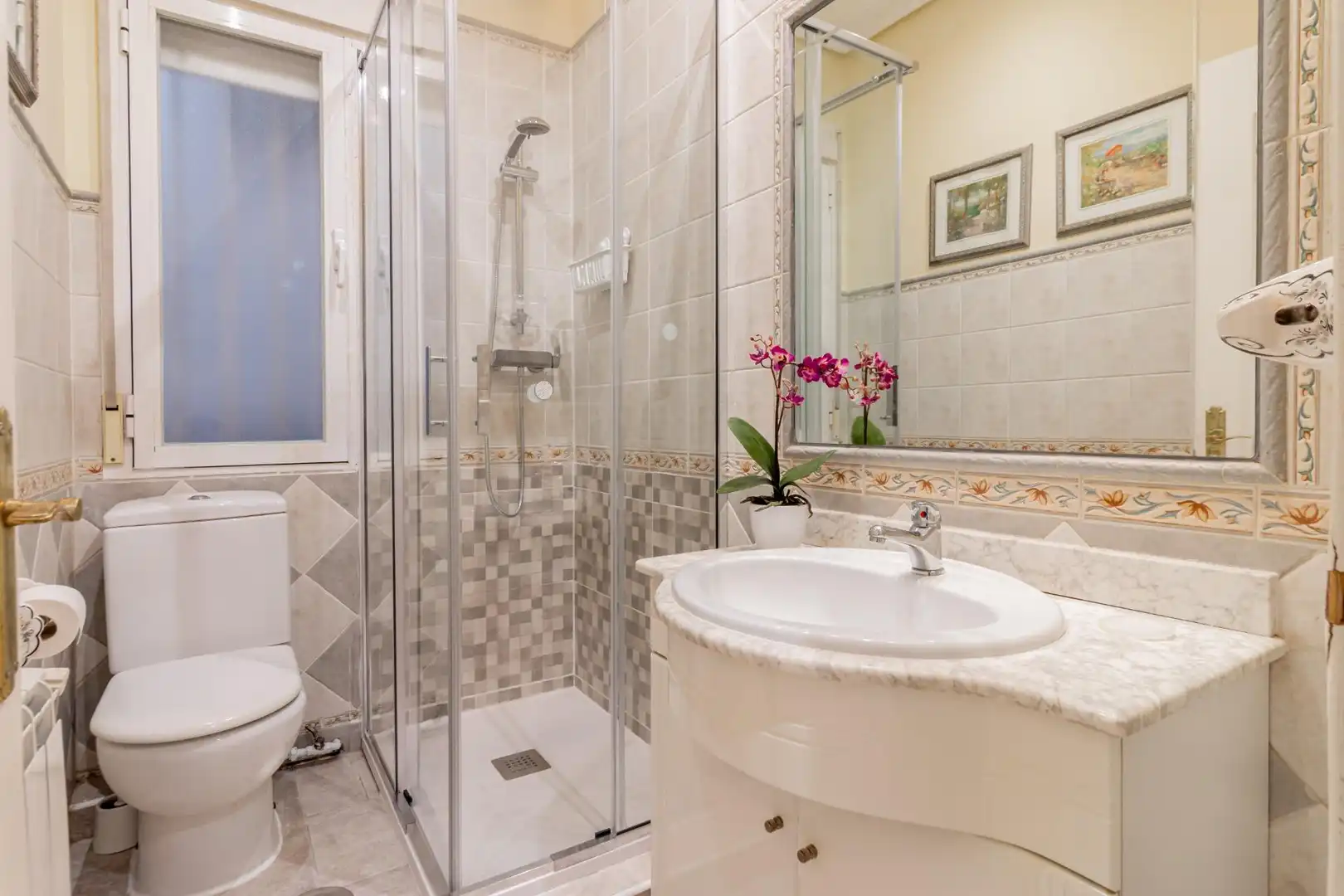 Bathroom of Flat for sale in Madrid  with Heating and Furnished