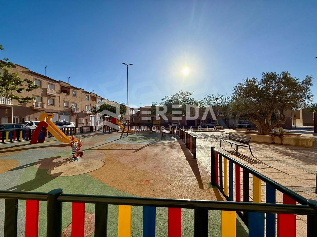 Vista exterior de Pis en venda en Roquetas de Mar amb Balcó