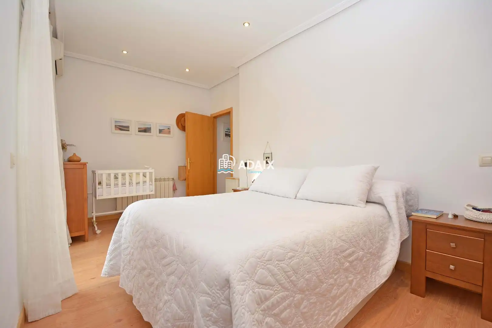 Dormitori de Casa o xalet en venda en Cáceres amb Aire condicionat, Calefacció i Terrassa