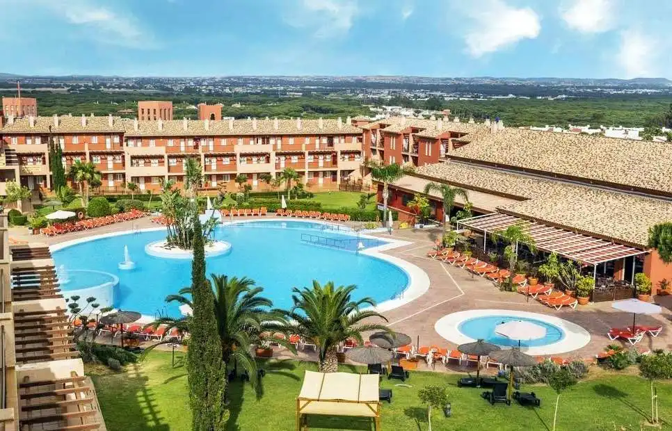 Vista exterior de Casa adosada en venda en Chiclana de la Frontera amb Aire condicionat, Jardí privat i Terrassa
