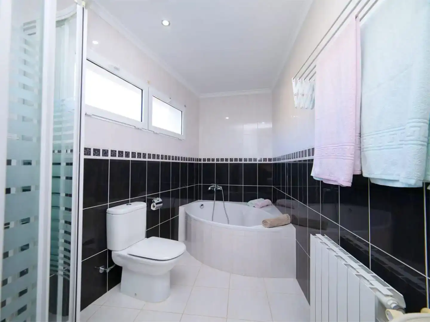 Bany de Casa o xalet en venda en Moraira amb Aire condicionat, Piscina i Balcó