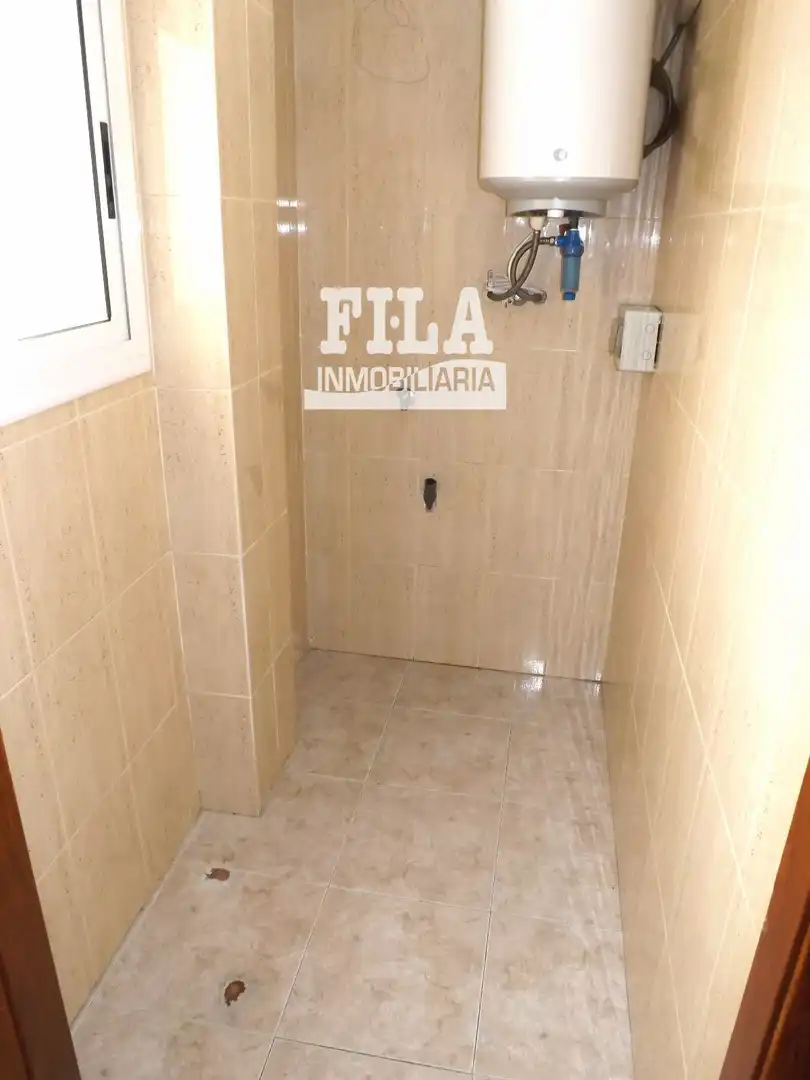 Badezimmer von Dachboden zum Verkauf in Calafell mit Terrasse, Schwimmbad und Gemeinschaftspool