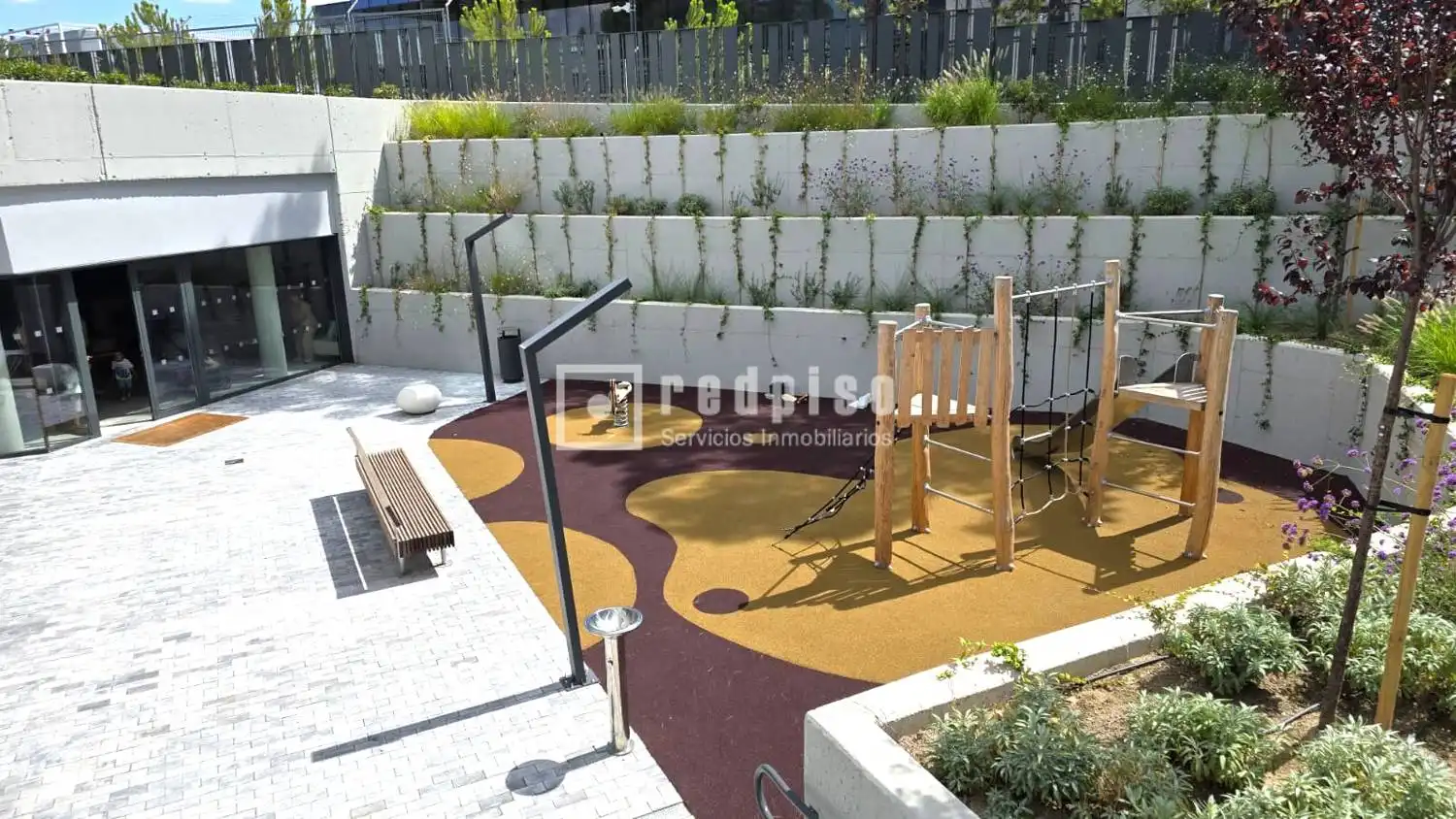 Terrasse von Wohnung zur Miete in Madrid mit Privatgarten, Terrasse und Abstellraum