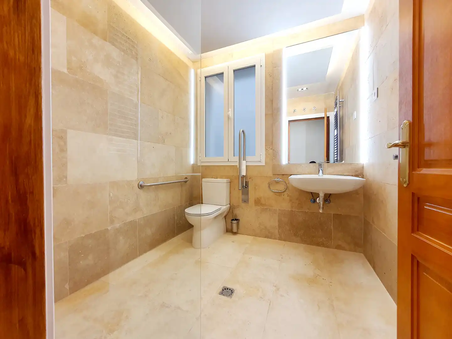 Badezimmer von Wohnungen zur Miete in Madrid mit Klimaanlage, Heizung und Möbliert