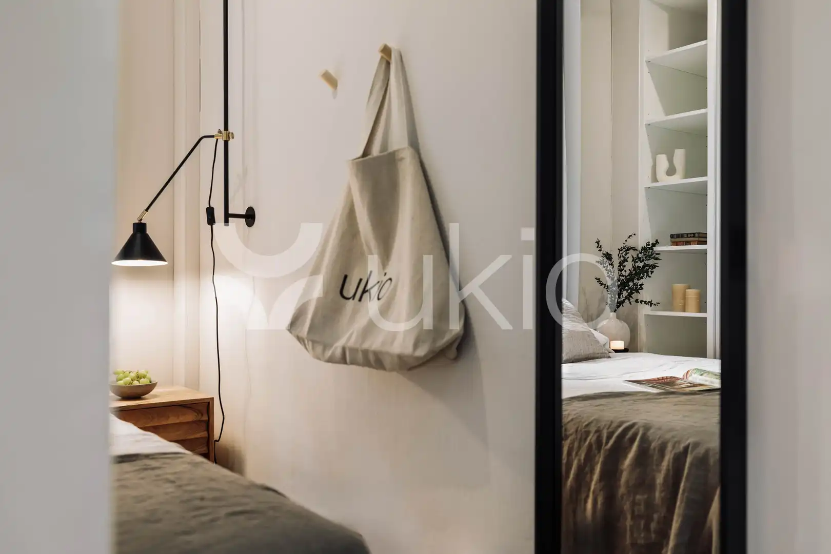 Dormitori de Apartament de lloguer en Barcelona amb Aire condicionat, Calefacció i Moblat