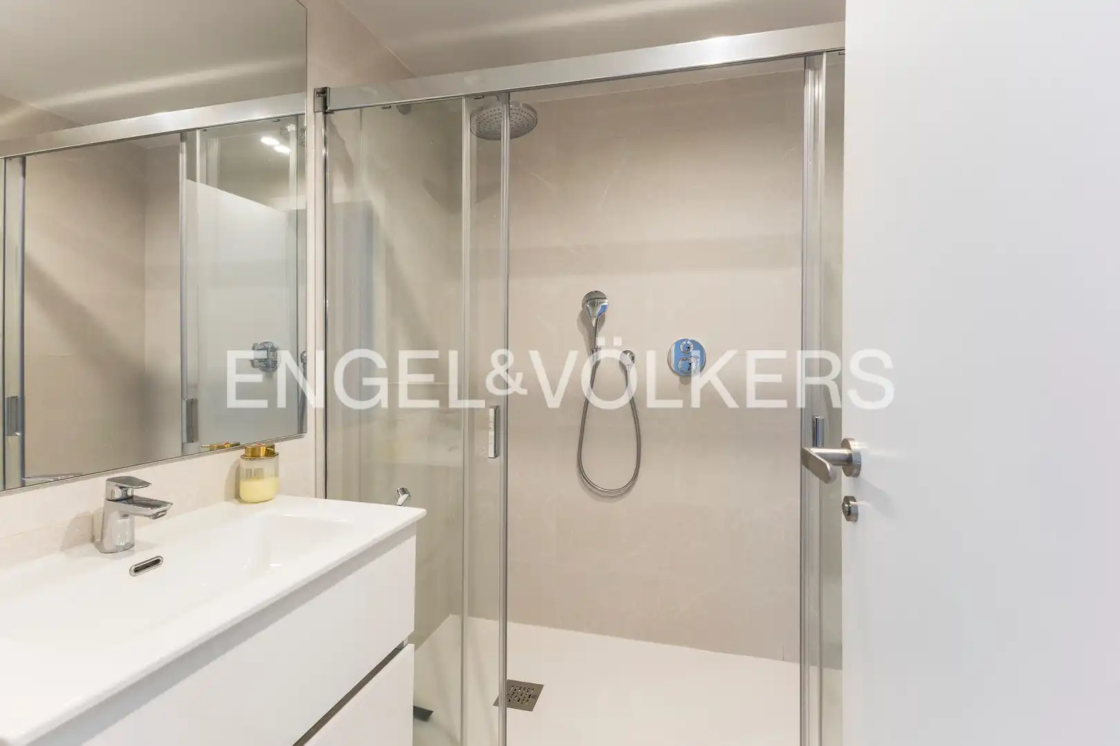 Baño de Dúplex en venta en Madrid con Calefacción, Jardín privado y Terraza