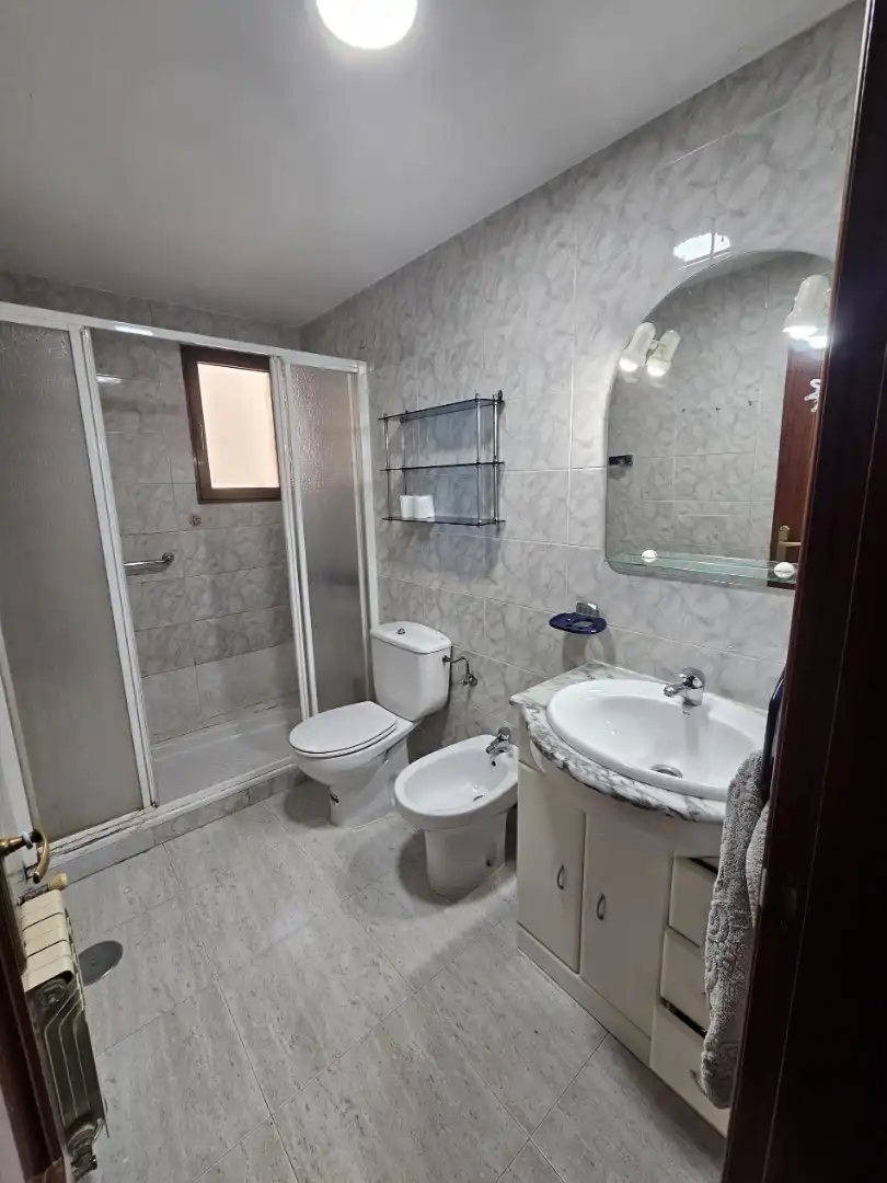 Bathroom of Flat for sale in Fuenlabrada  with Air Conditioner, Heating and Parquet flooring