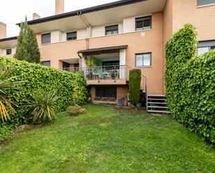 Vista exterior de Casa o xalet en venda en Arroyomolinos (Madrid) amb Aire condicionat, Terrassa i Balcó