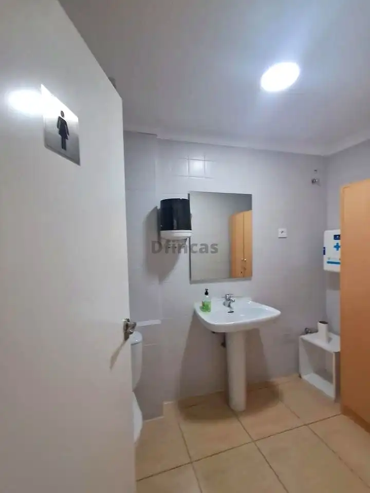 Baño de Oficina de alquiler en Teruel