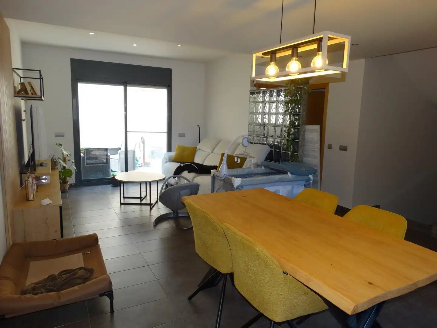 Sala de estar de Casa adosada en venta en L'Aldea con Jardín privado, Terraza y Trastero