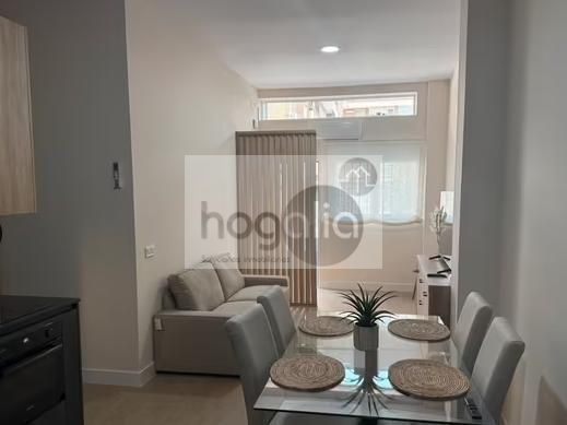 Sala d'estar de Planta baixa de lloguer en  Sevilla Capital amb Aire condicionat i Moblat