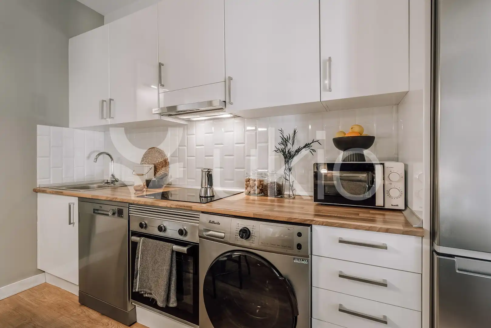 Cuina de Apartament de lloguer en Madrid amb Aire condicionat, Calefacció i Moblat