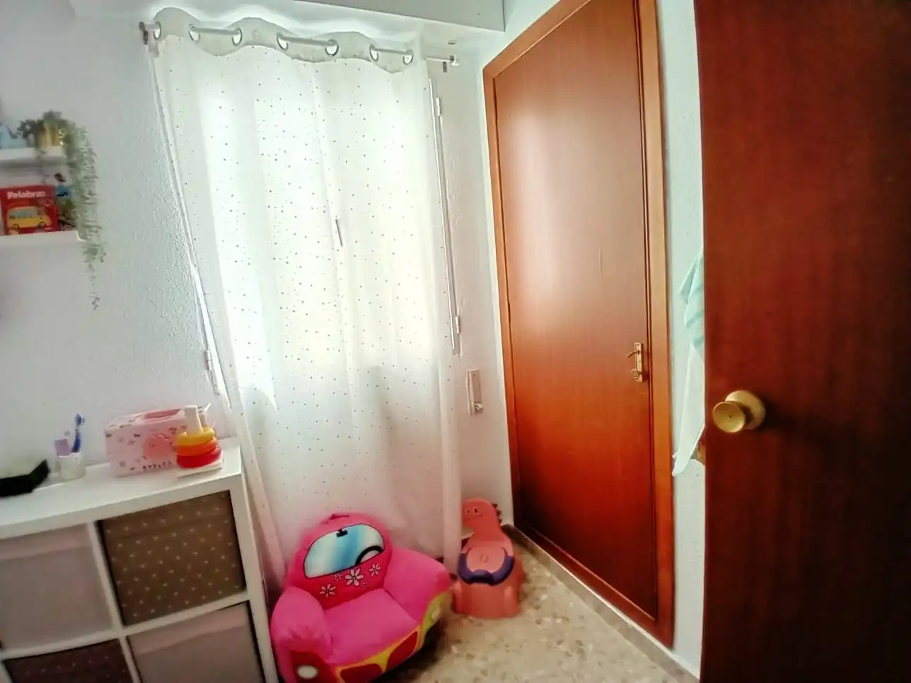 Schlafzimmer von Wohnung zur Miete in Valencia mit Klimaanlage, Möbliert und Balkon