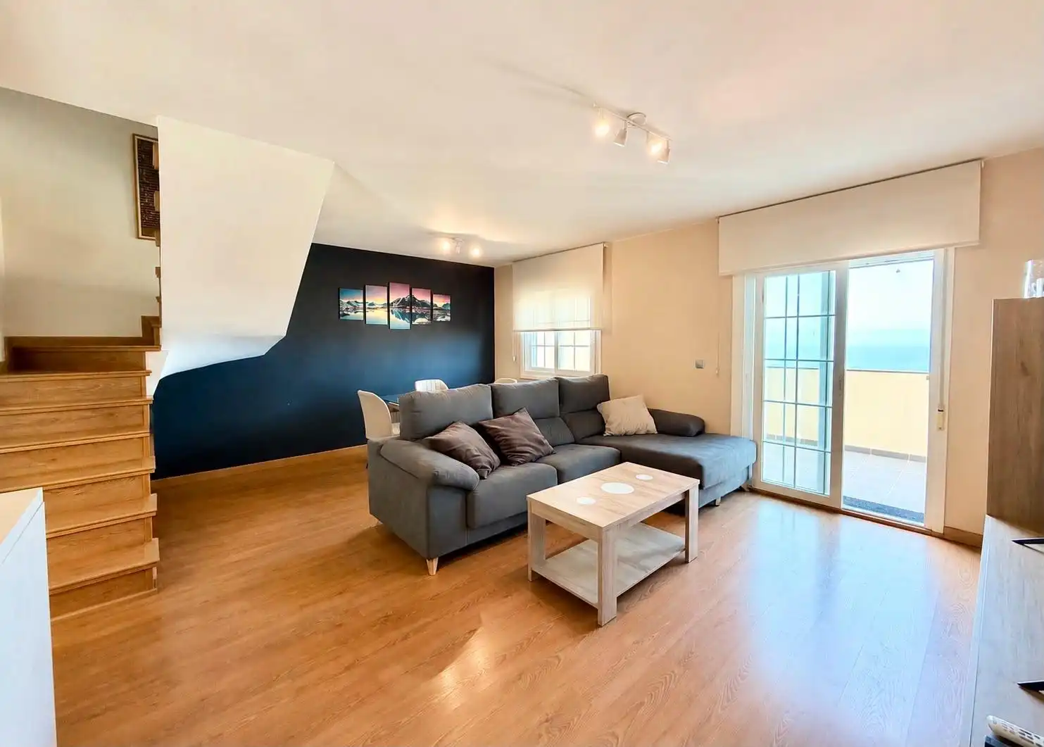 Sala de estar de Casa adosada de alquiler en Roquetas de Mar con Aire acondicionado, Calefacción y Terraza