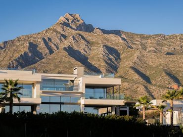 Casa amb balcó en venda a Milla de Oro