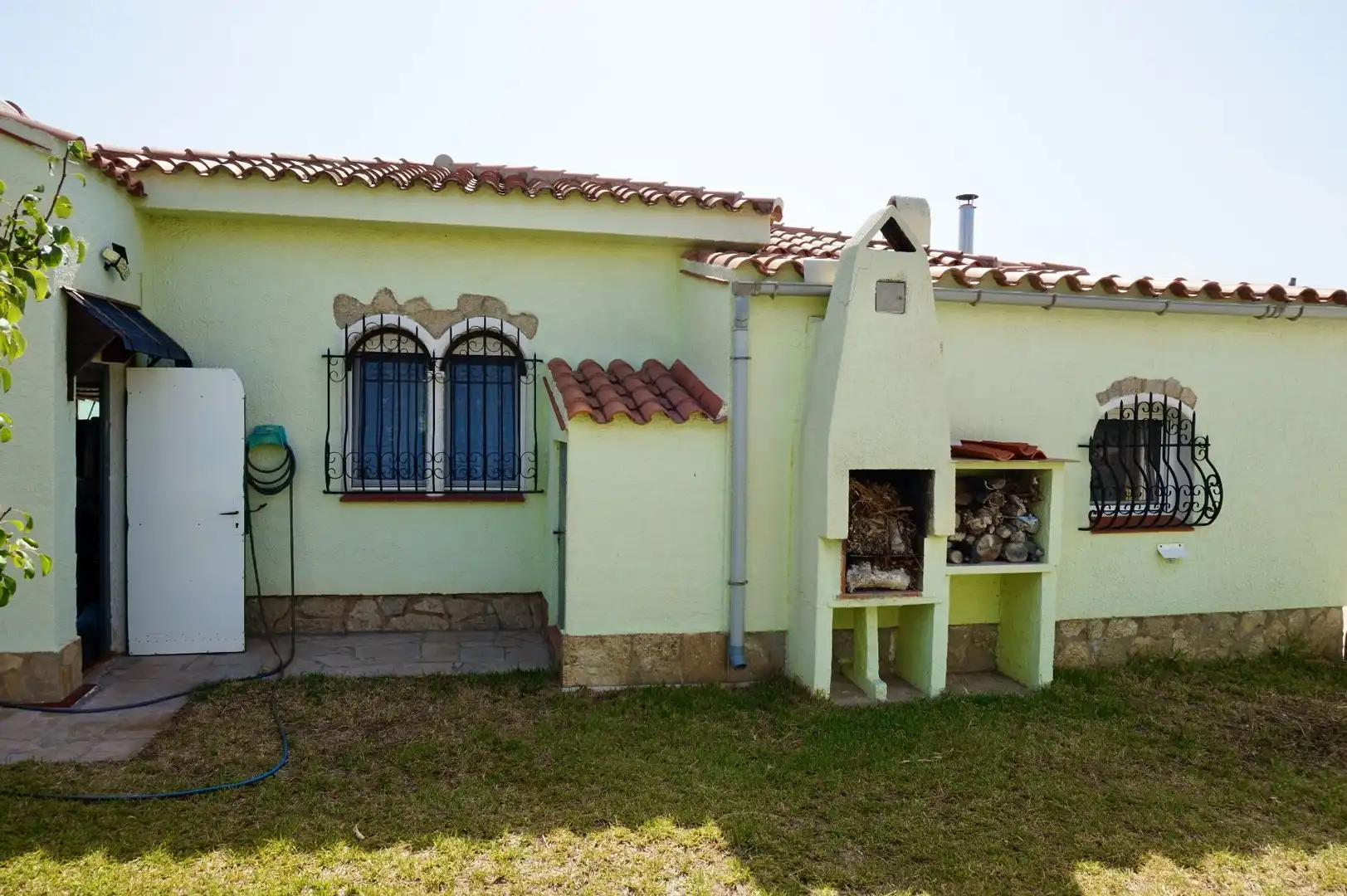 Vista exterior de Casa o xalet en venda en Mont-roig del Camp amb Calefacció, Jardí privat i Traster