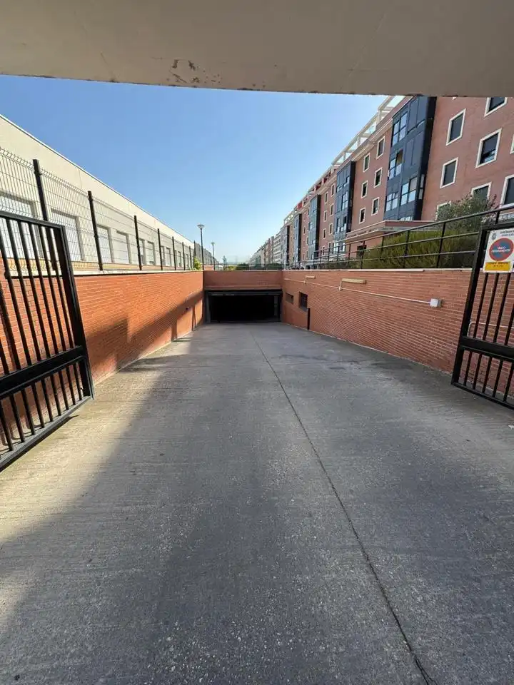 Garage zur Miete in Avenida Mercedes Gaibrois, Las Cañas