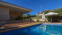 Vista exterior de Casa o xalet en venda en Elche / Elx amb Aire condicionat, Terrassa i Piscina