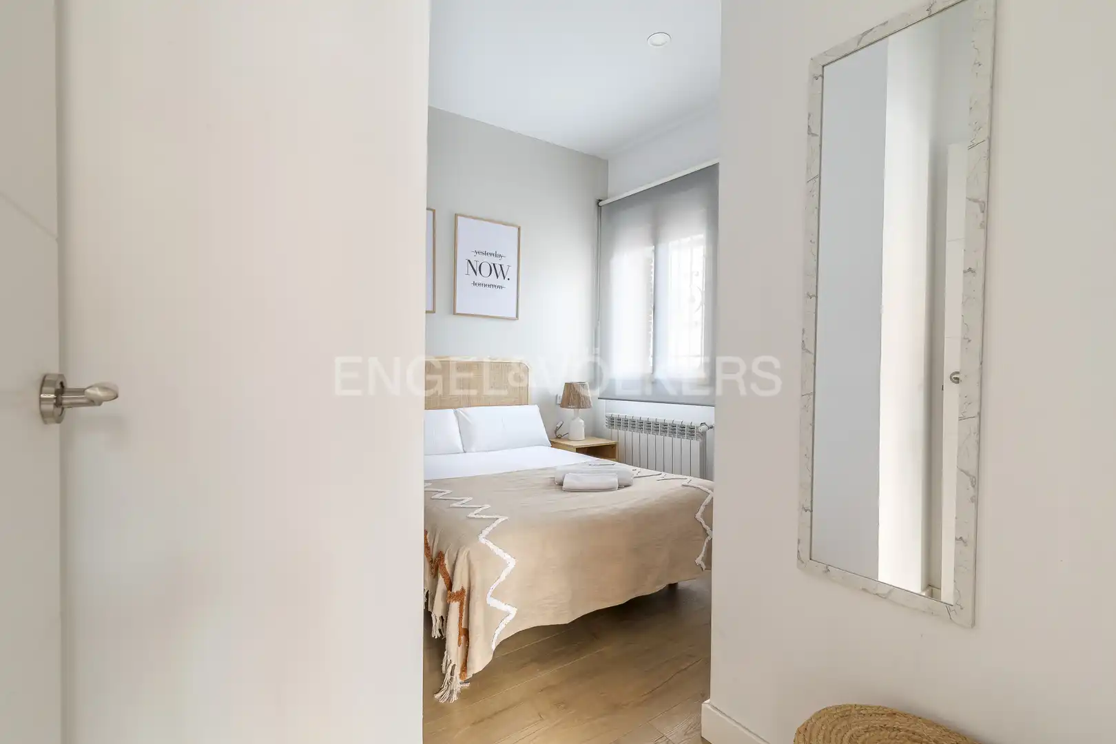Dormitori de Apartament de lloguer en Madrid amb Aire condicionat, Calefacció i Moblat