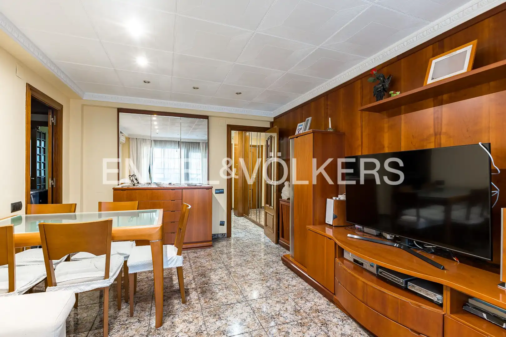 Vista exterior de Piso en venta en Barcelona con Calefacción y Balcón