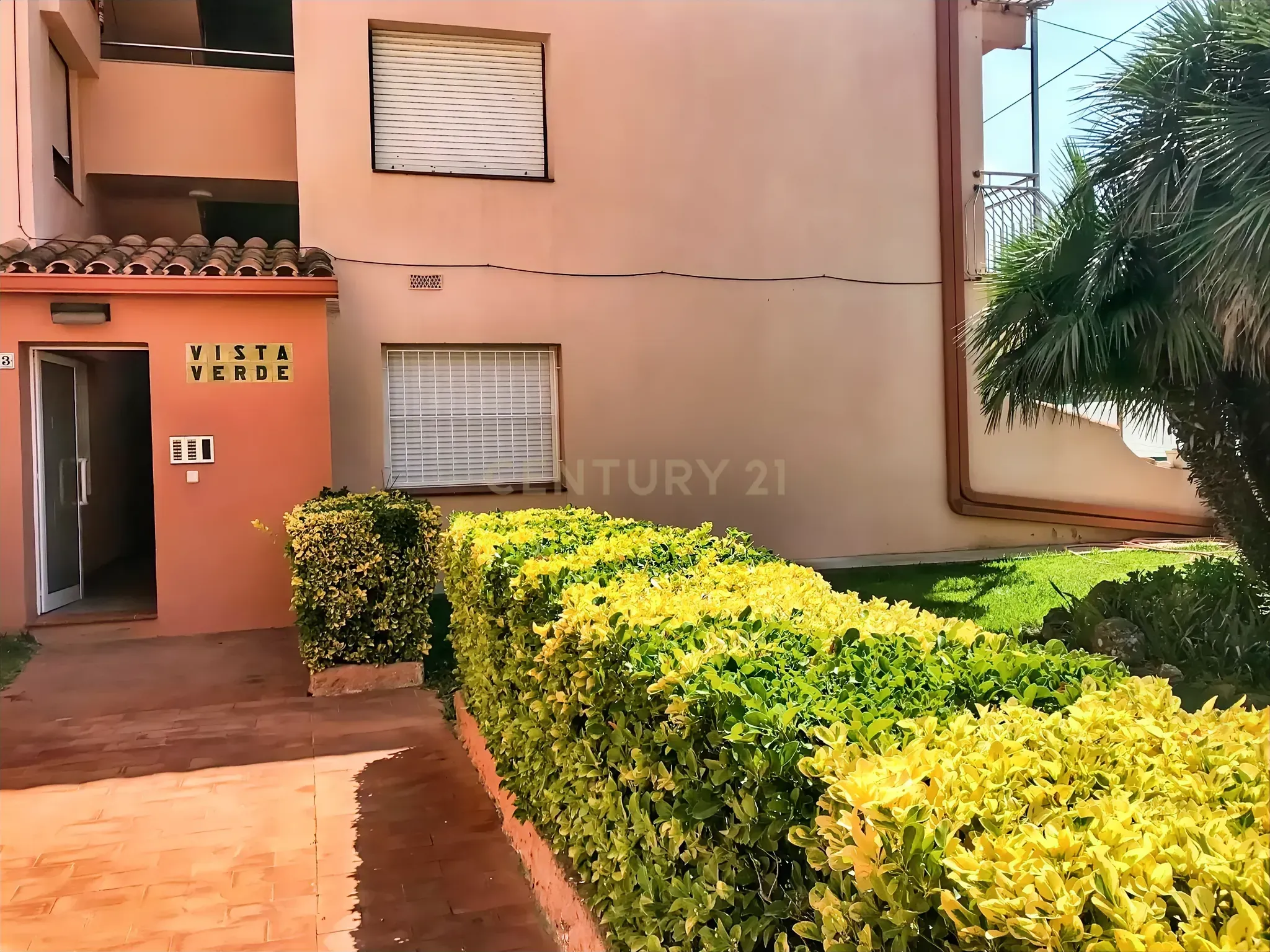 Vista exterior de Estudi en venda en L'Estartit amb Moblat, Rentadora i Microones