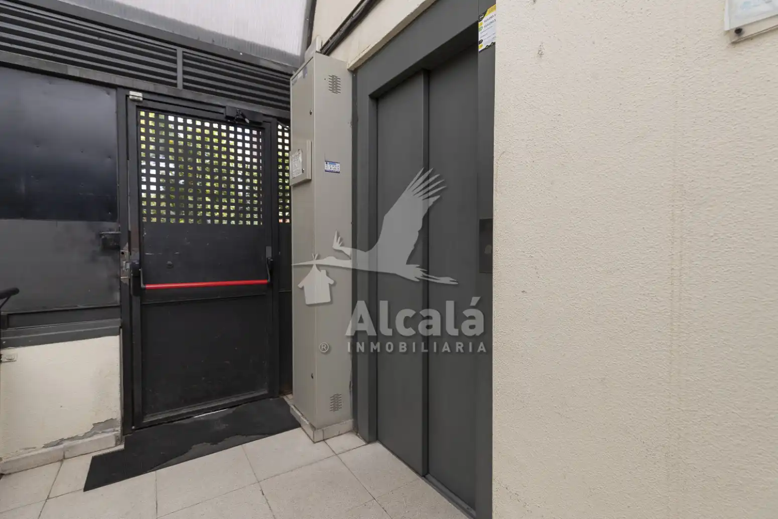Vista exterior de Garaje en venta en Alcalá de Henares