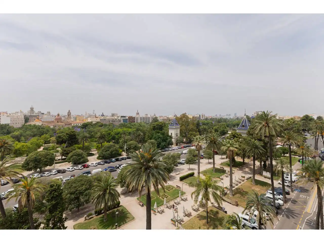 Außenansicht von Wohnung zum Verkauf in Valencia mit Klimaanlage, Heizung und Parkett