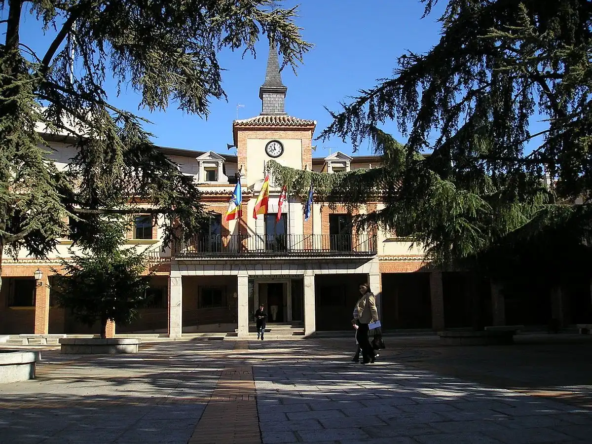 Vista exterior de Pis en venda en Las Rozas de Madrid amb Aire condicionat, Jardí privat i Terrassa