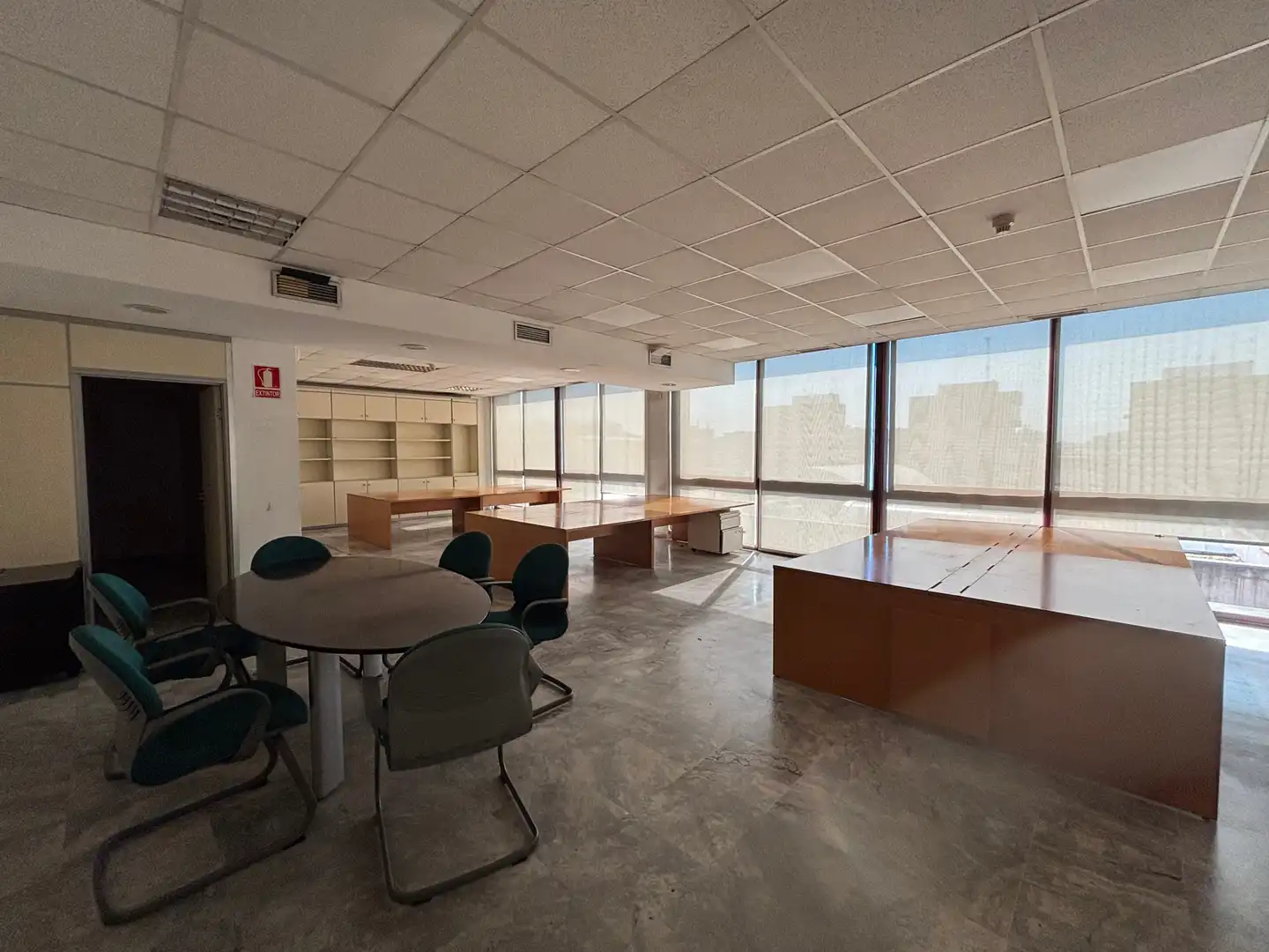 Büro zur Miete in Sevilla mit Klimaanlage, Heizung und Internet