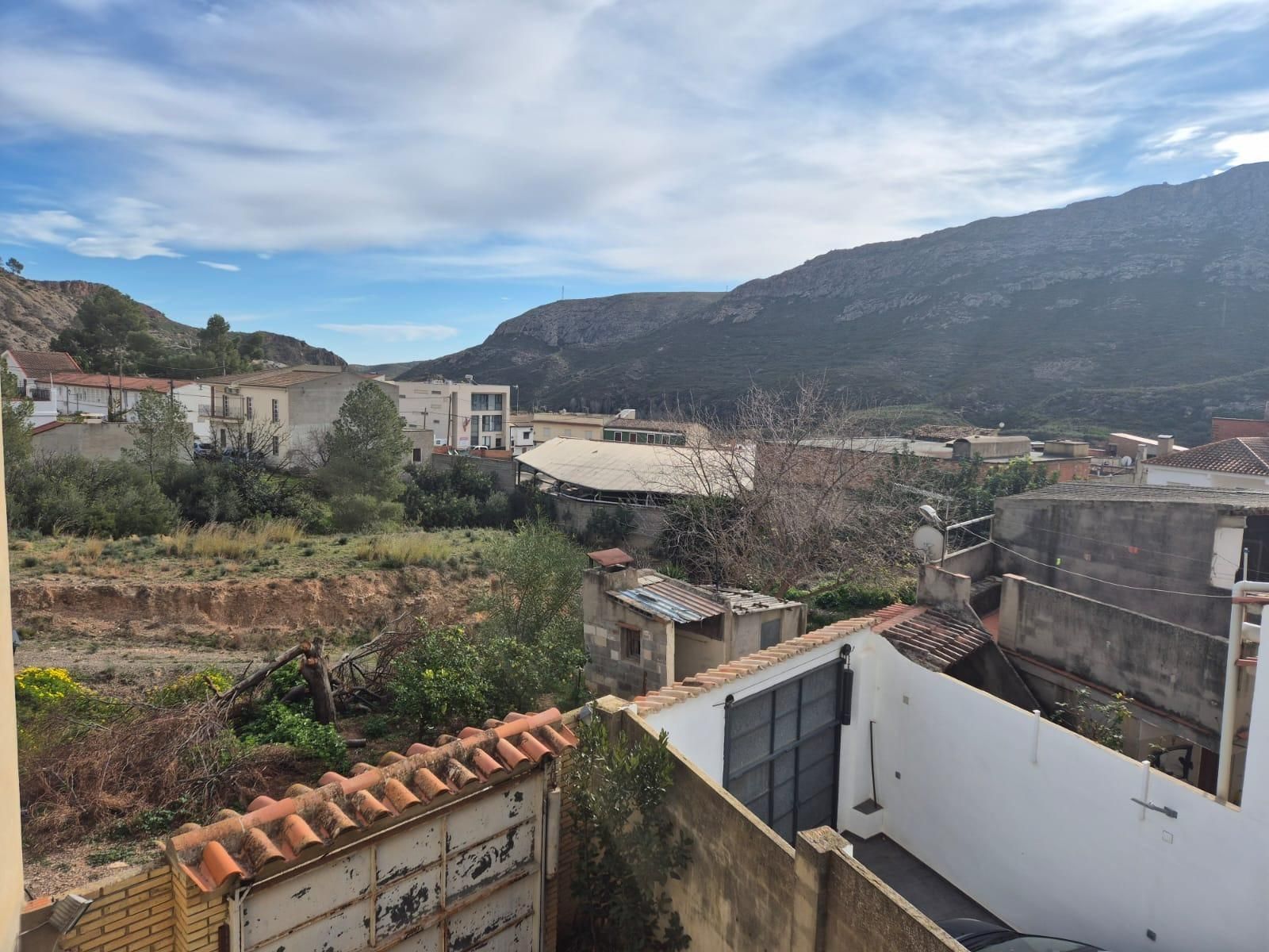Vista exterior de Casa o xalet en venda en Bugarra amb Calefacció, Terrassa i Traster