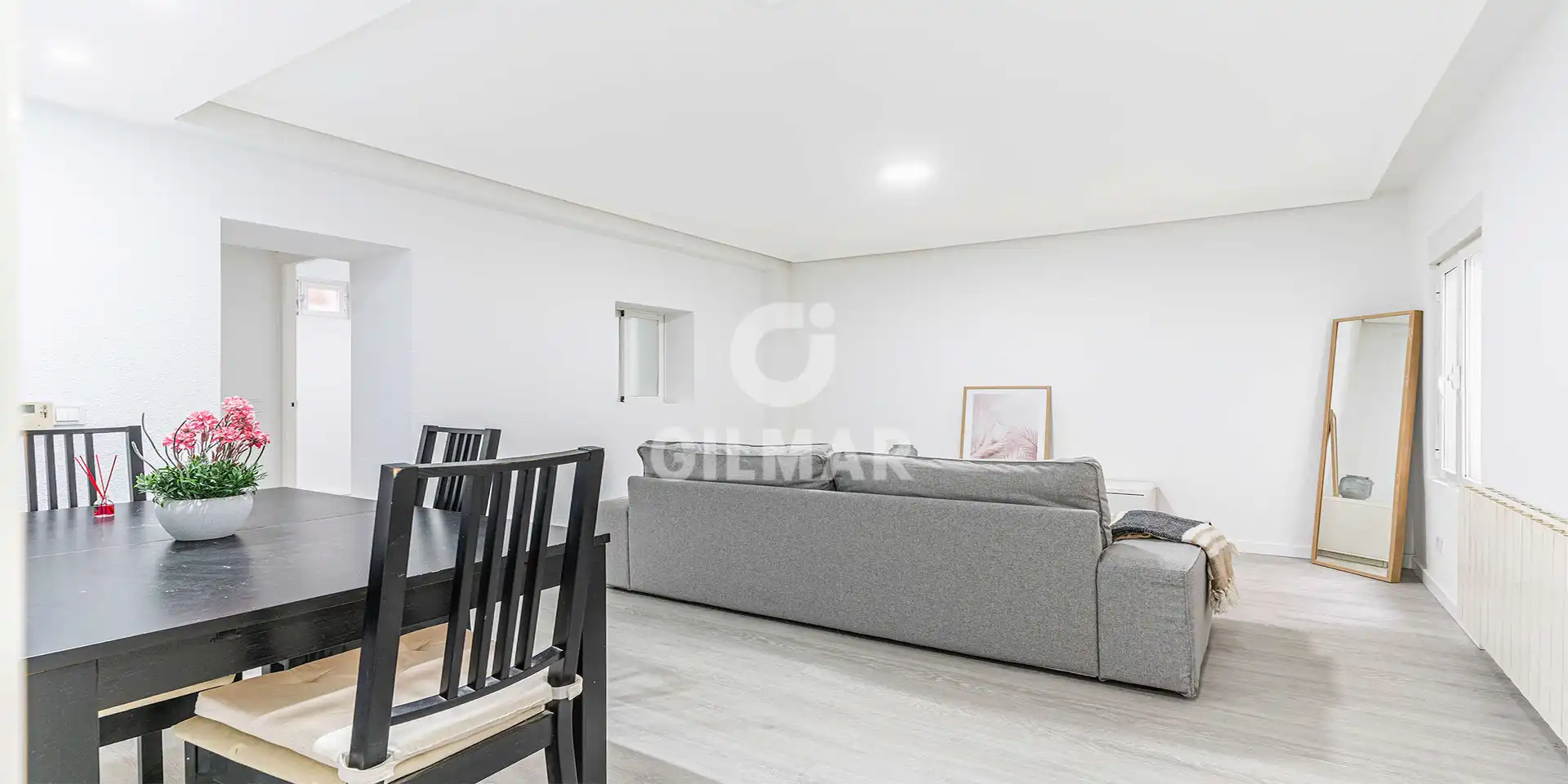 Sala d'estar de Planta baixa en venda en Madrid amb Calefacció
