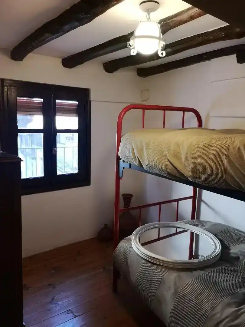 Habitación de Casa adosada en venta en Candelario con Lavadora, Microondas y Balcón